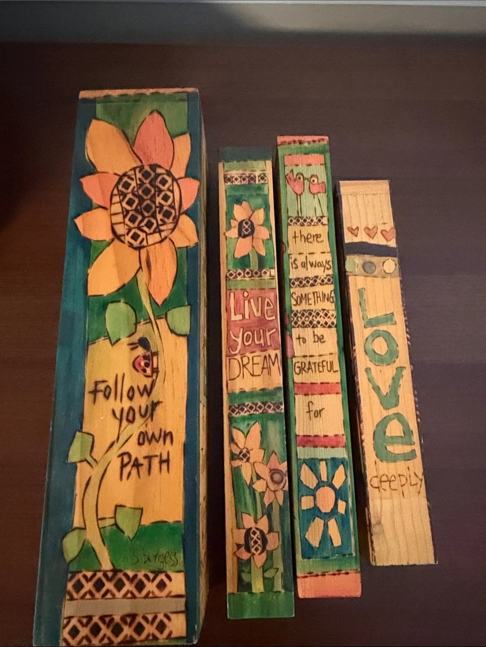 Colorful Sunflower & Love Wooden Pillars Set - Green and Yellow